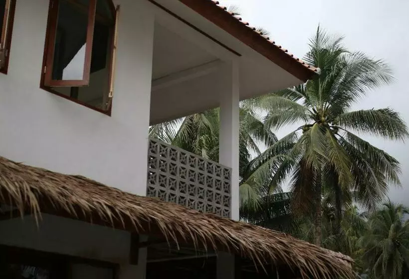 Pensió Hideaway Batukaras