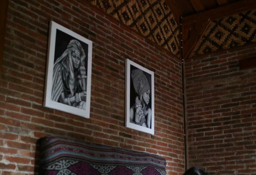 Pensiune Hideaway Batukaras