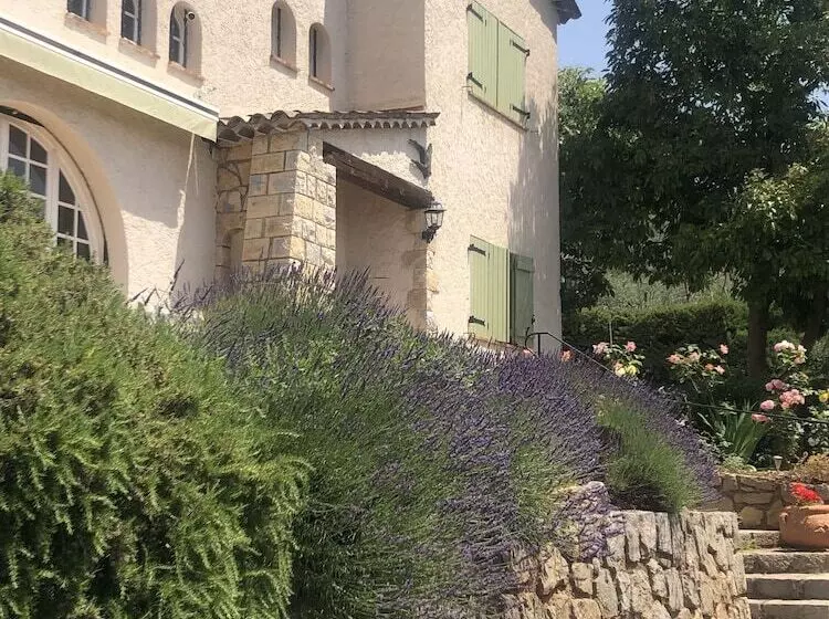 Aamiaismajoitus (B&B) Villa Daphné