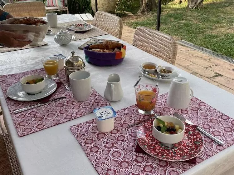 Aamiaismajoitus (B&B) Villa Daphné