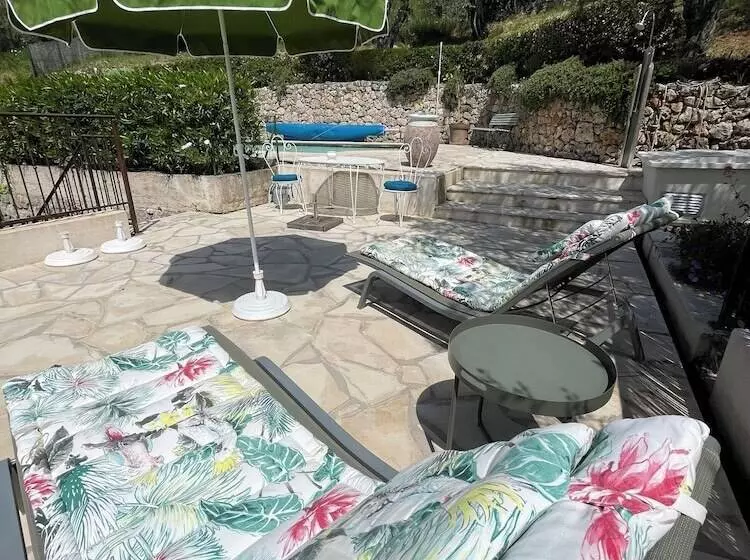 Aamiaismajoitus (B&B) Villa Daphné