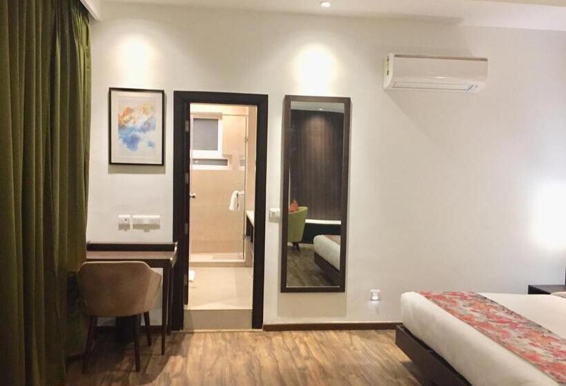 Отель Le Roi Lake View, Koti