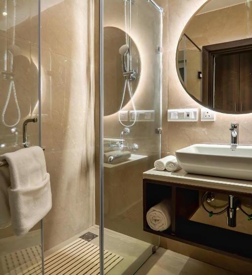 Отель Le Roi Lake View, Koti