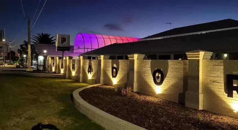 ホテル Best Western Adelaide Airport  Formerly Parador Inn