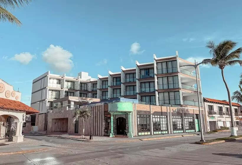 ホテル Puerto Libre