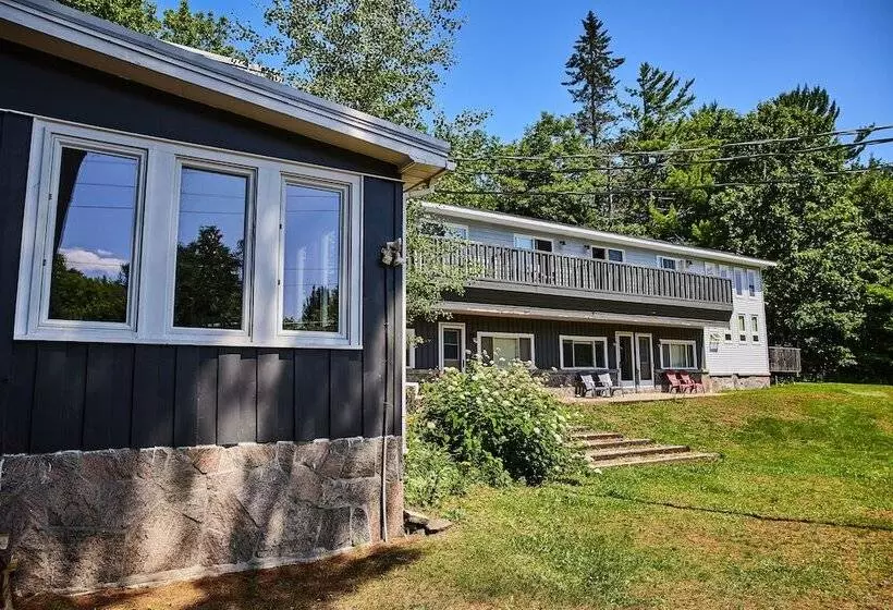 Lomakeskus 3 Pines Lodge Muskoka