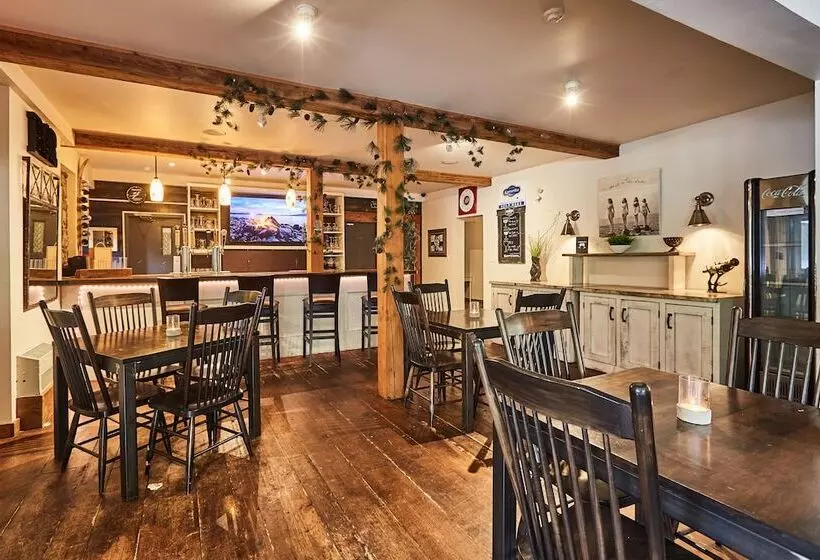 Lomakeskus 3 Pines Lodge Muskoka