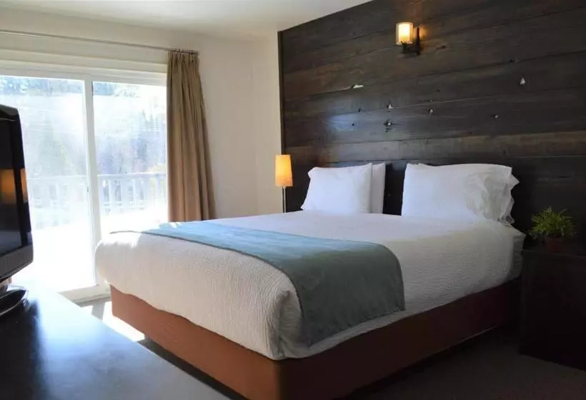 Lomakeskus 3 Pines Lodge Muskoka