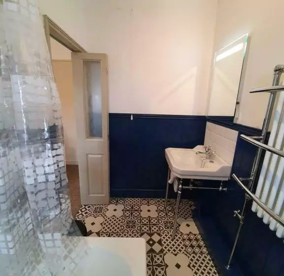 ベッドアンドブレックファースト The Lodge Stanwell