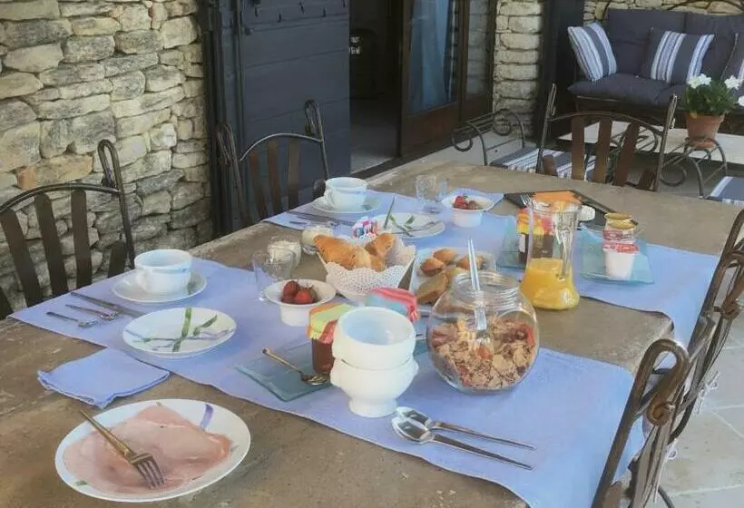 Aamiaismajoitus (B&B) Oustau De Piera