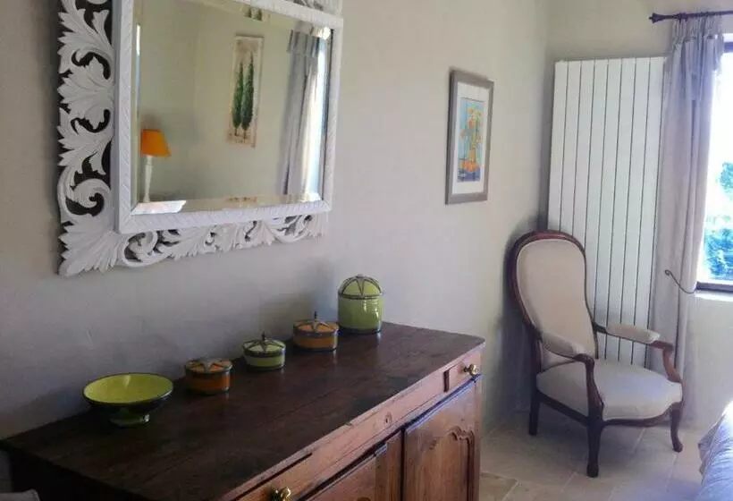 Aamiaismajoitus (B&B) Oustau De Piera