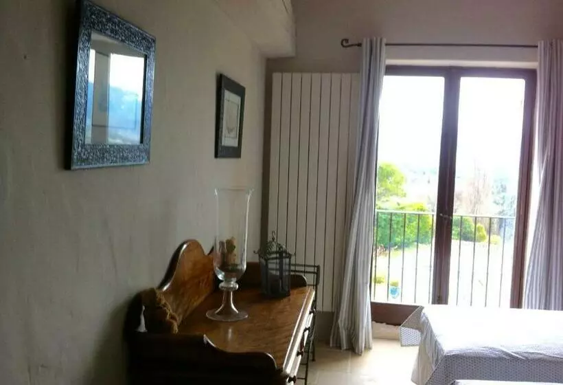 Aamiaismajoitus (B&B) Oustau De Piera