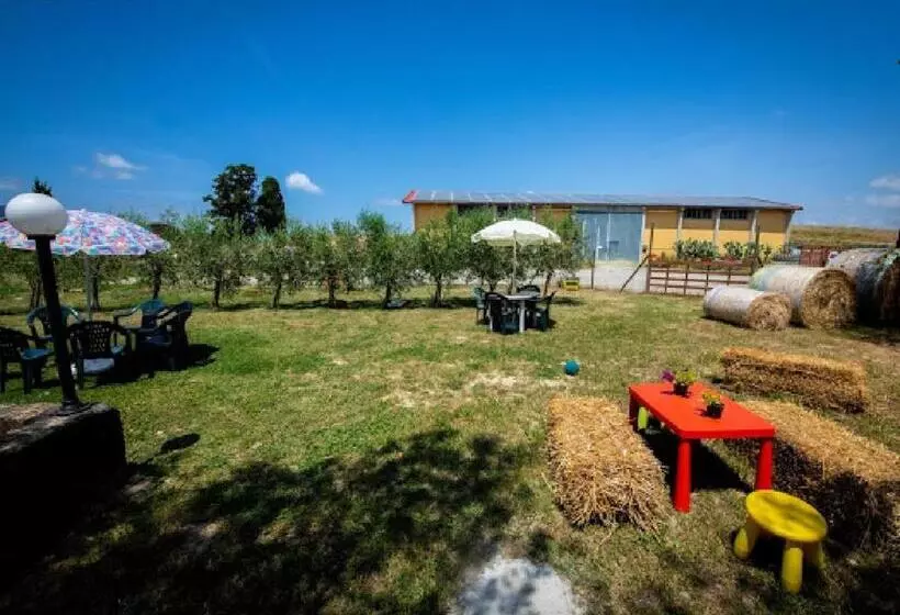 ホテル Agriturismo La Valle Della Lavanda Podere Mezzastrada