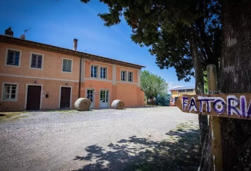 ホテル Agriturismo La Valle Della Lavanda Podere Mezzastrada