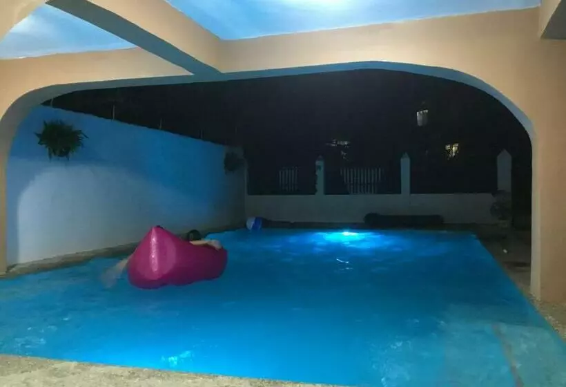 Larosa Hostel Bed And Breakfast
