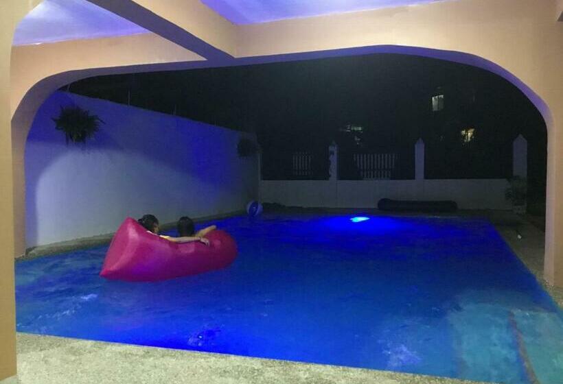 Larosa Hostel Bed And Breakfast