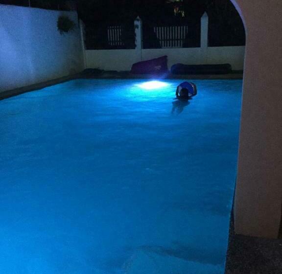 Larosa Hostel Bed And Breakfast