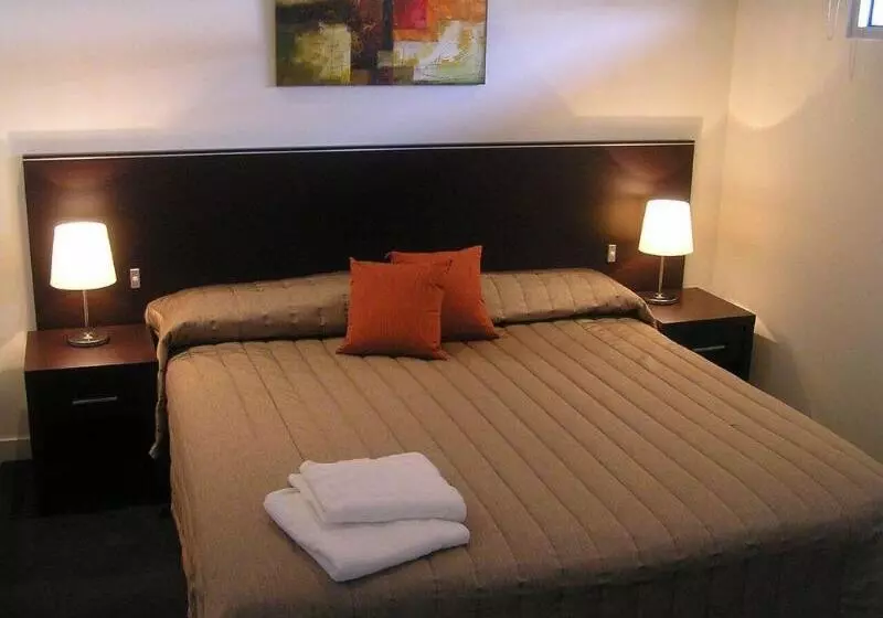 هتل St Kilda Central Apartments