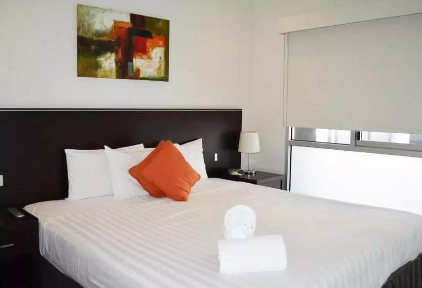 هتل St Kilda Central Apartments