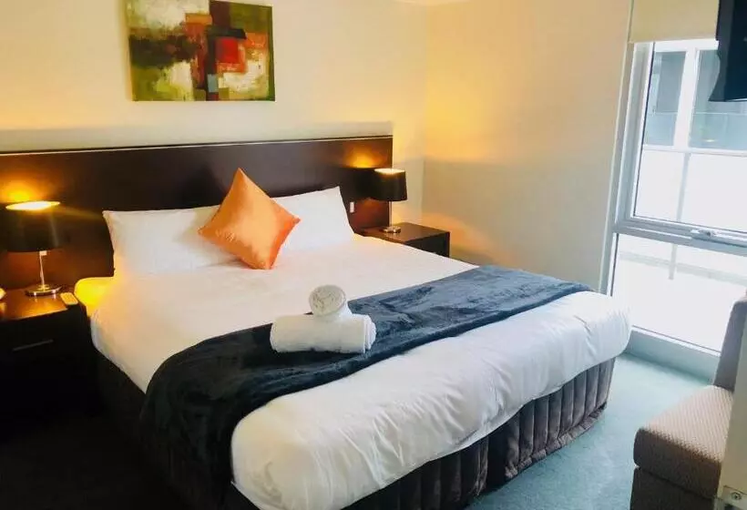 هتل St Kilda Central Apartments