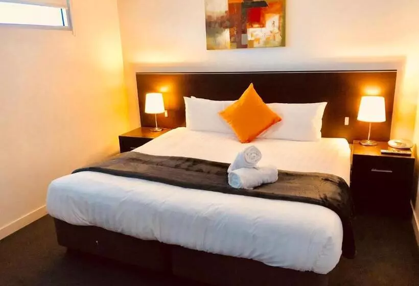 هتل St Kilda Central Apartments