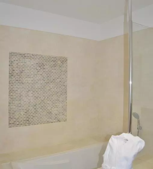 هتل Auberge Du Moulin à Vent, The Originals Relais