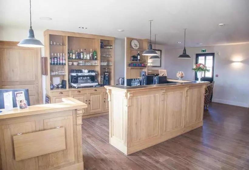 هتل Auberge Du Moulin à Vent, The Originals Relais