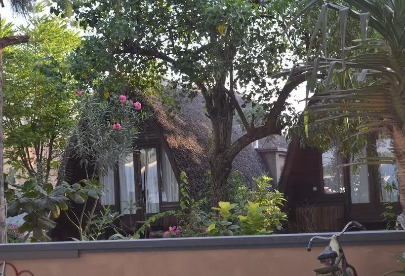 Отель Good Heart Resort Gili Trawangan