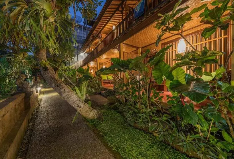 هتل Jati Homestay