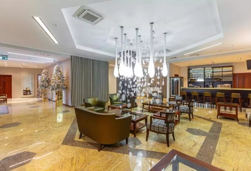 Hotelli Raikin Plaza