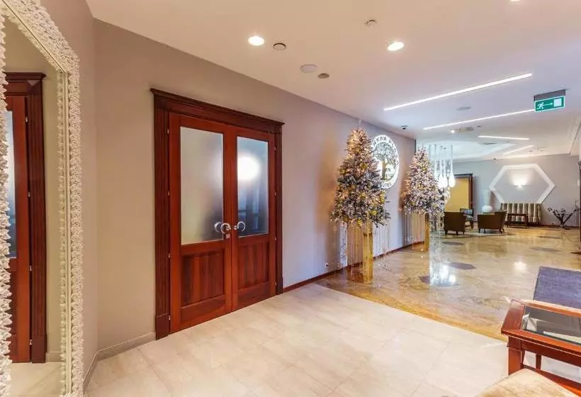 Hotelli Raikin Plaza