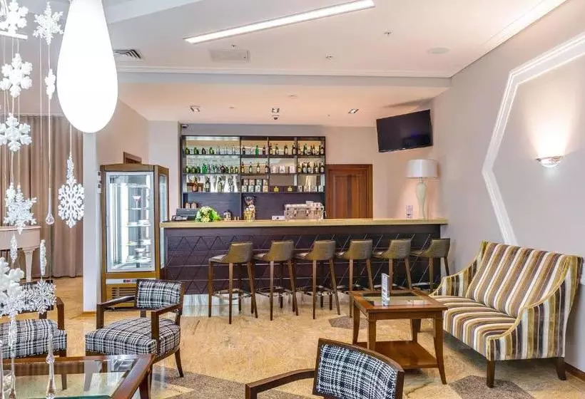 Hotelli Raikin Plaza