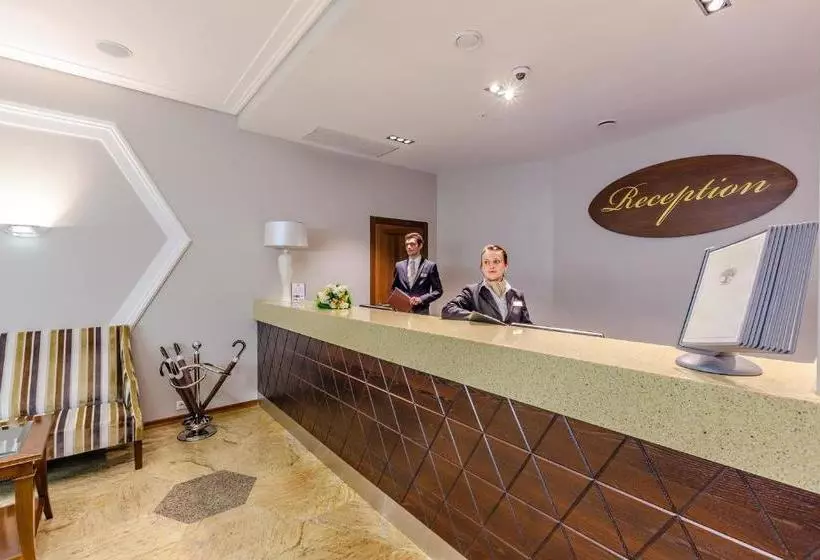 Hotelli Raikin Plaza