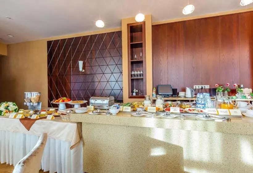 Hotelli Raikin Plaza