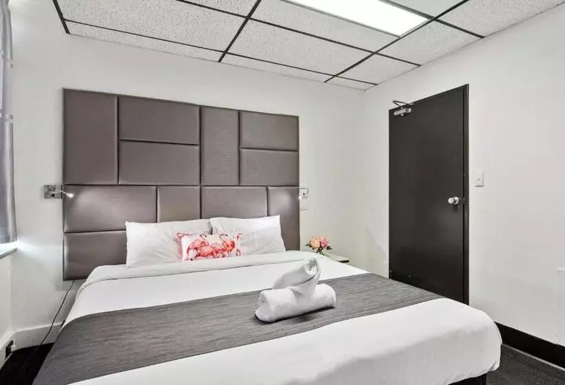 فندق على الطريق Cosmo On Bank