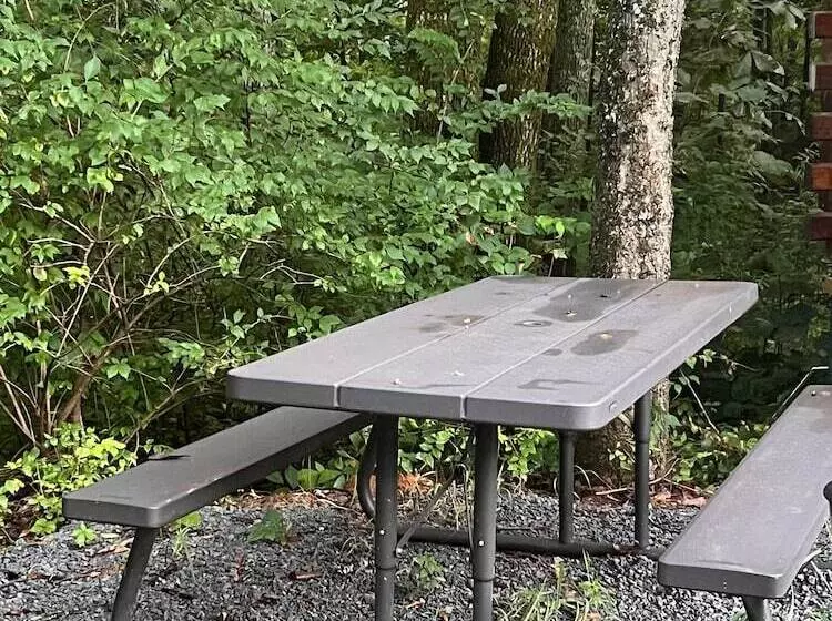 Hotelli Kozy Haven Log Cabin Rentals