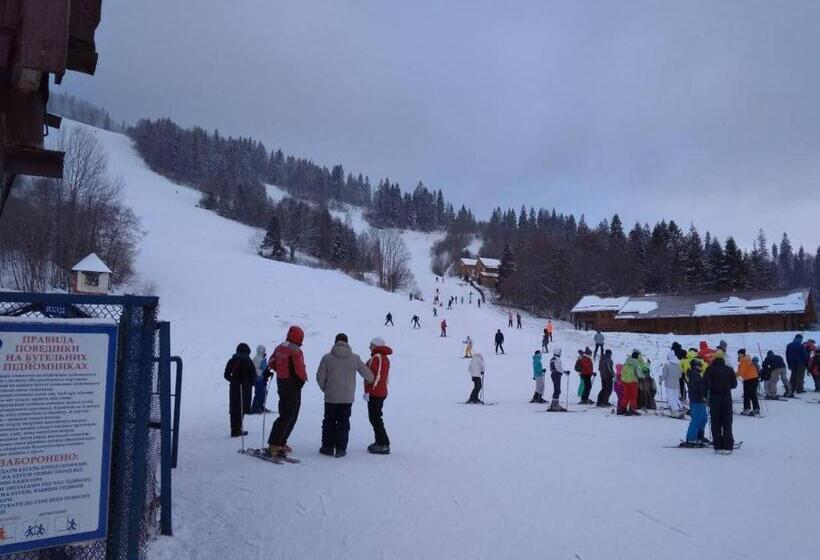 פנסיון Chalet Trostian