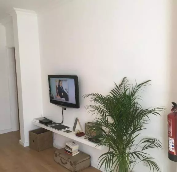 پانسیون Retromovement House