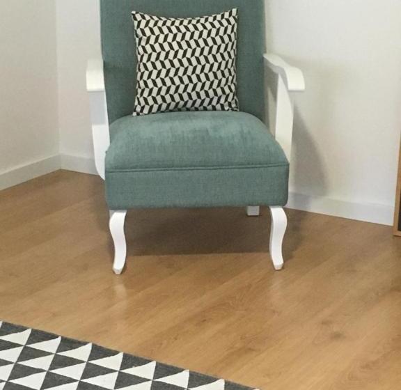 펜션 Retromovement House