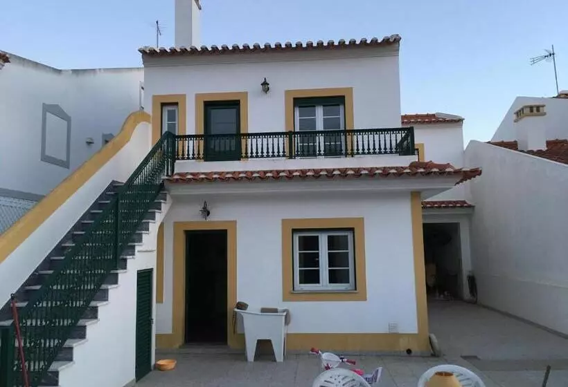 پانسیون Retromovement House