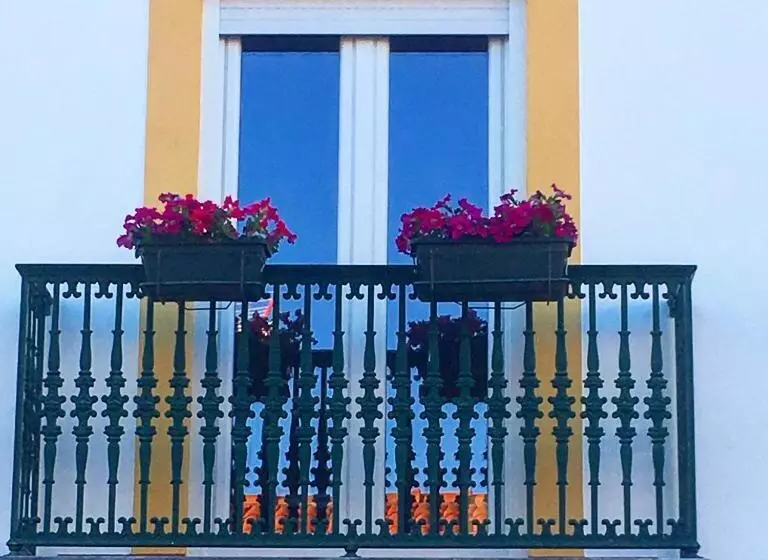 پانسیون Retromovement House