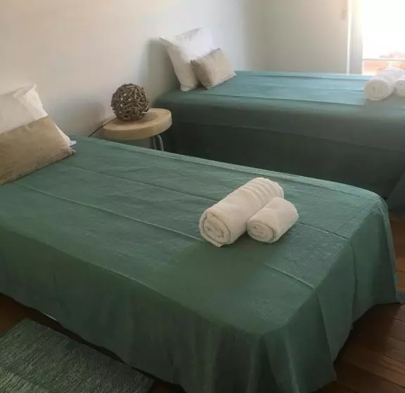 پانسیون Retromovement House