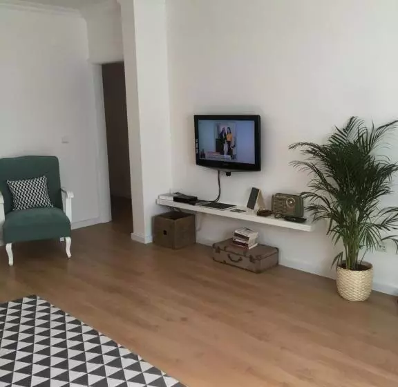 پانسیون Retromovement House