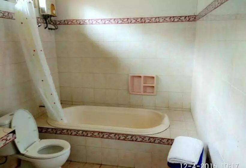 Sea World Club Beach Resort & Dive Center