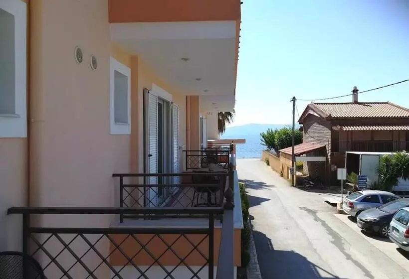 בית מלון כפרי Avantis Suites