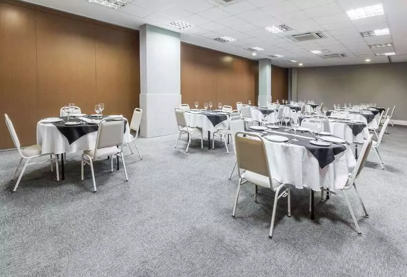 Отель Days Inn By Wyndham Linhares