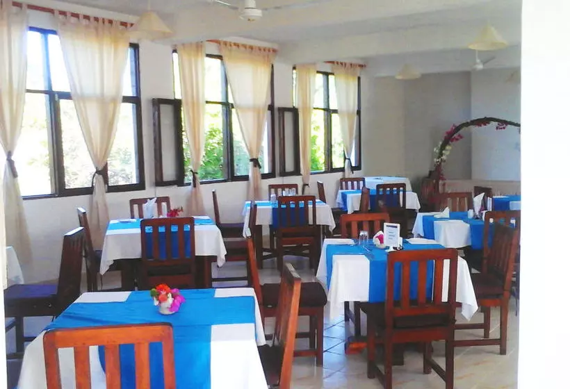 هتل Ahg Dorado Cottage