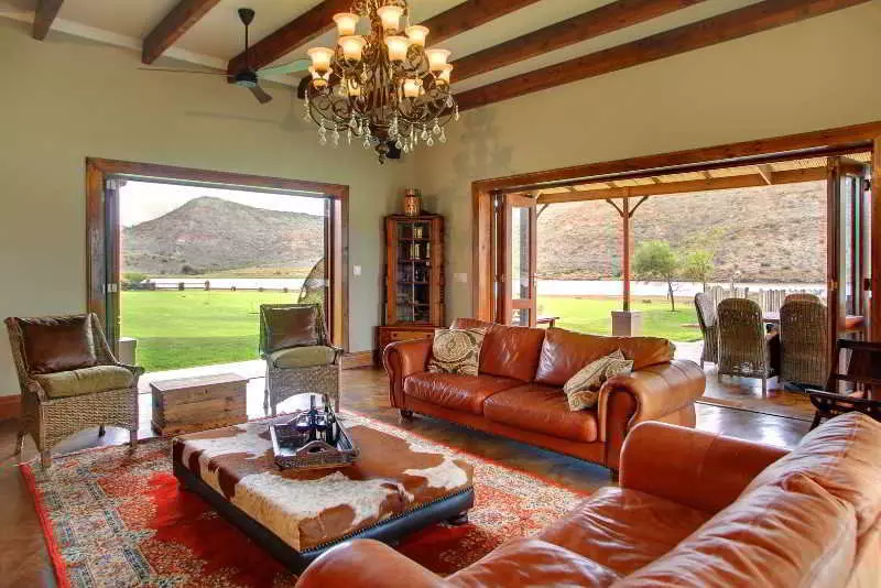 هتل Madi Madi Karoo Safari Lodge