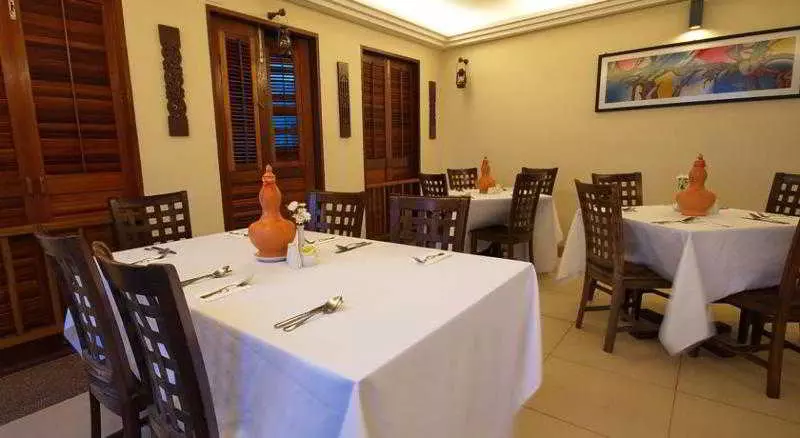 فندق Ulek Beach Resort