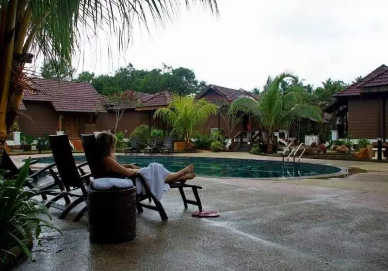 فندق Ulek Beach Resort